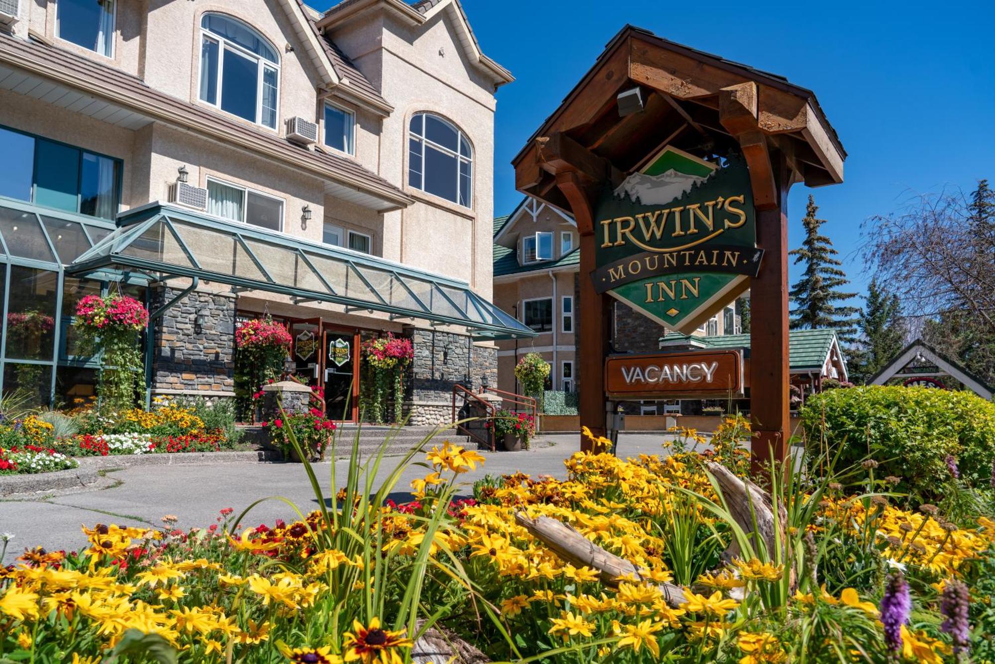 Irwin'S Mountain Inn Banff Exterior photo